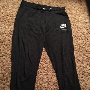 Nike stretchy sweatpants